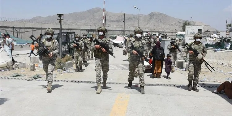 Afganistan’dan tahliye edilen asker kafilesi Türkiye’de