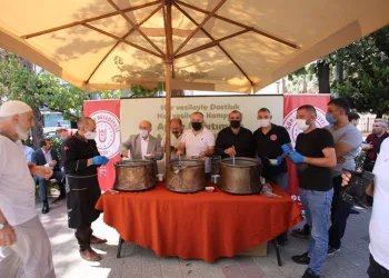 Bursa Gürsu’da aşure bereketi paylaşıldı