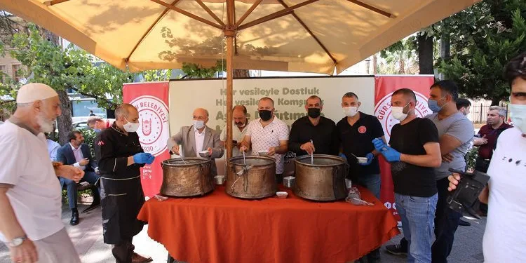 Bursa Gürsu’da aşure bereketi paylaşıldı