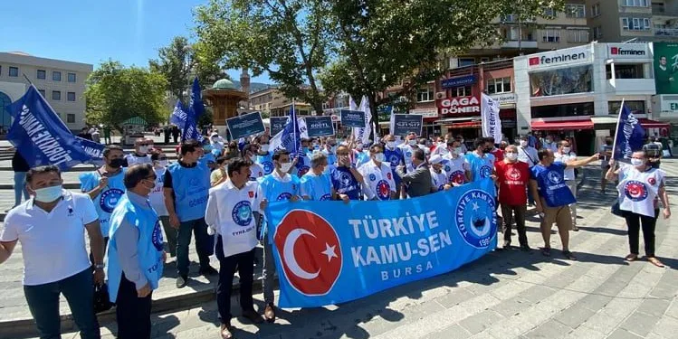 Kamu-Sen’e bağlı memurlar Bursa’da meydana indi