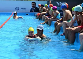Bursa Yıldırım’da yüzme bilmeyen çocuk kalmayacak