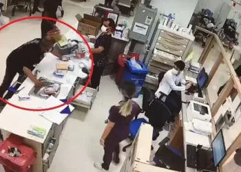 Alkollü Şahıs Aci̇l Servi̇si̇ Bi̇rbi̇ri̇ne Kattı