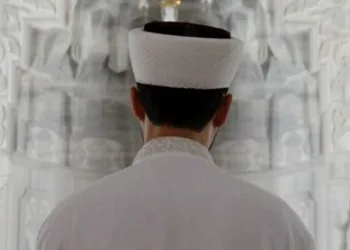 Aşı haram diyen imam açığa alındı