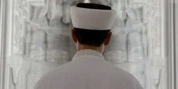 Aşı haram diyen imam açığa alındı