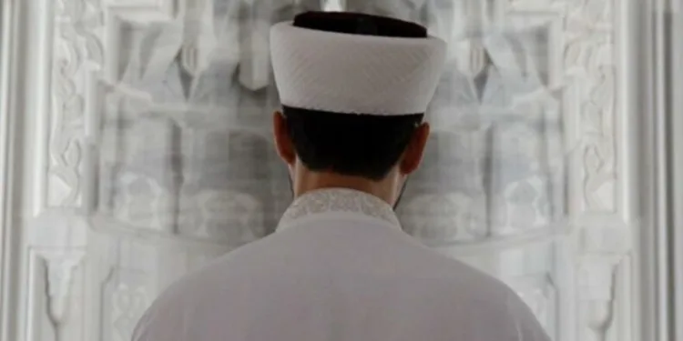 Aşı haram diyen imam açığa alındı
