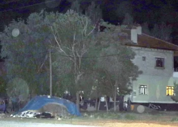 Komşular arasında saman tozu kavgası: 1 ölü 3 yaralı