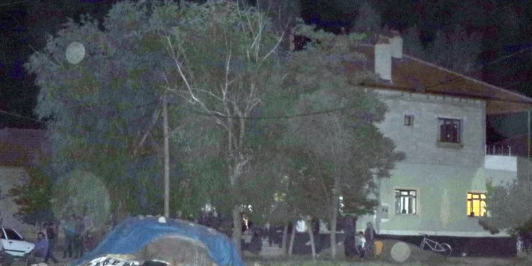 Komşular arasında saman tozu kavgası: 1 ölü 3 yaralı