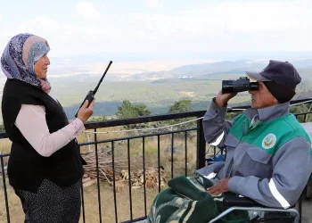31 yıldır tekerlekli sandalyesinden ormanları gözetliyor