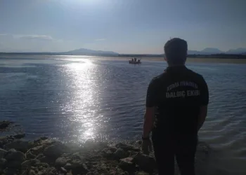 Balık Avlamak İçi̇n Teknesi̇yle Göle Açılan Şahıstan Haber Alınamıyor