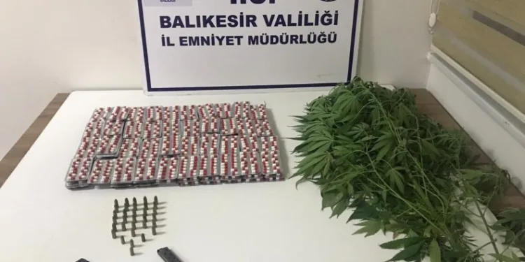 Balıkesi̇rde Poli̇s Ve Jandarmadan 61 Şahsa Gözaltı