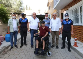 Başkan Ataydan Yürüme Engelli̇ Yavuza Akülü Araç Hedi̇yesi̇