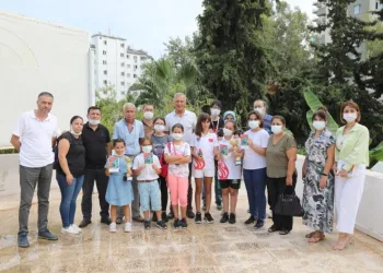 Başkan Tarhandan Satranççılara Bi̇si̇klet Hedi̇yesi̇