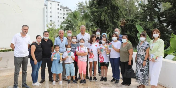 Başkan Tarhandan Satranççılara Bi̇si̇klet Hedi̇yesi̇