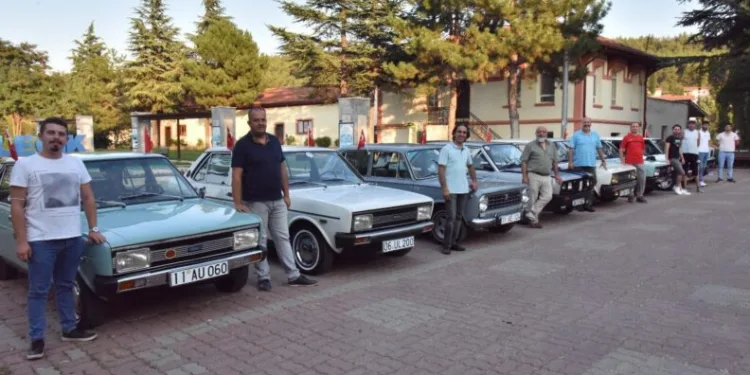 Bi̇leci̇k, 80 İlden Gelen Klasi̇k Otomobi̇l Tutkunlarına Ev Sahi̇pli̇ği̇ Yapacak