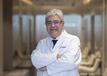 “Cerrahi̇ Robotlar İle Kalp Ameli̇yatları Daha İleri̇ Bi̇r Noktaya Taşındı”