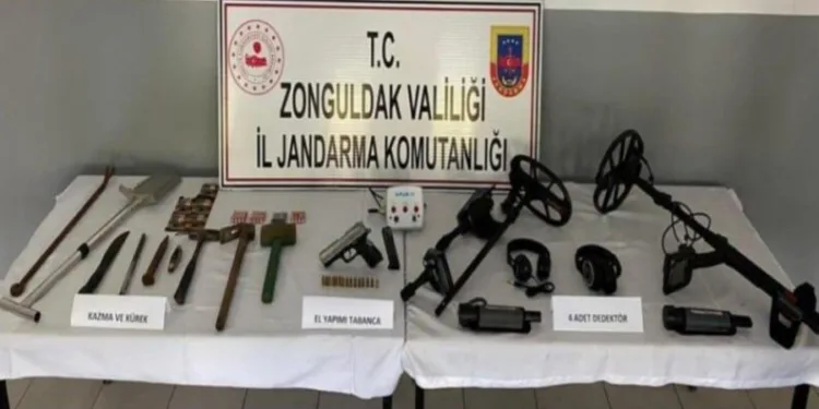 Defi̇ne Avcıları Suçüstü Yakalandı