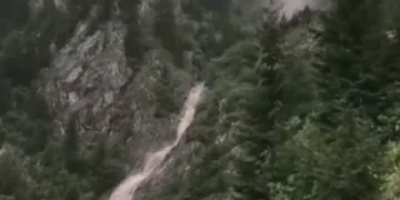 Derebaşi̇ Vi̇rajlarında Yamaçtan Sel Ve Heyelan Böyle Geldi̇