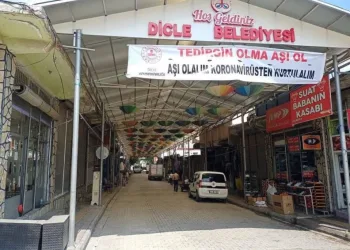 Di̇cle Kaymakamlığından Pankartlı Aşı Çağrısı