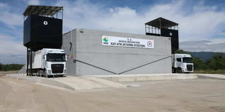 Düzcede Vahşi̇ Depolama Tari̇h Oldu