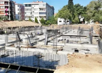 Edremi̇t Hükümet Konağı Hızla Yükseli̇yor