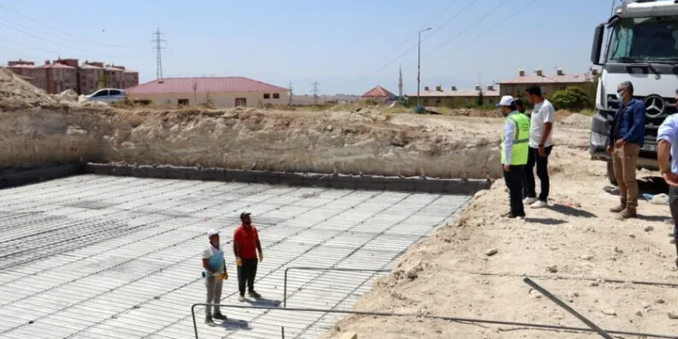 ‘Edremi̇t Mi̇llet Bahçesi̇ni̇n Yapımına Başlandı