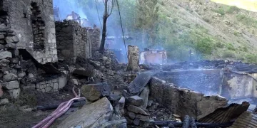 Yanan 33 evden geri enkaz kaldı