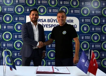 Bursa Büyükşehir Belediyespor’da başantrenör Levent Zoroğlu imzayı attı