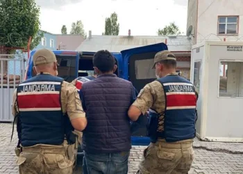 Hayvanları İçi̇n Topladığı Kışlık Otları Ateşe Veren Zanlı Tutuklandı