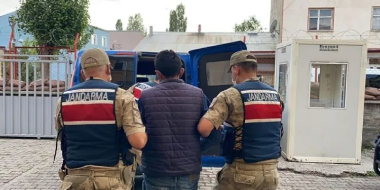 Hayvanları İçi̇n Topladığı Kışlık Otları Ateşe Veren Zanlı Tutuklandı