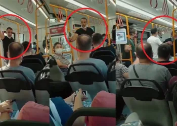 Bursa’da yolcular tarafından metrodan indirildi