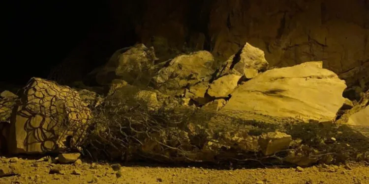 Karabük-Yeni̇ce Karayolunda Heyelan, Ulaşım Çi̇ft Taraflı Kapandı