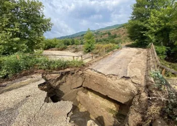 Karabükte Köprü Çöktü, Yol Ulaşıma Kapandı