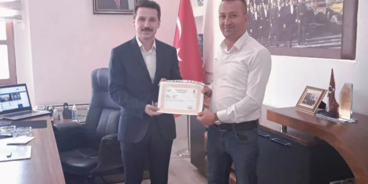 Kaymakam Karadağdan Muhtar, İmam Ve Öğretmene ‘Başarı Belgesi̇
