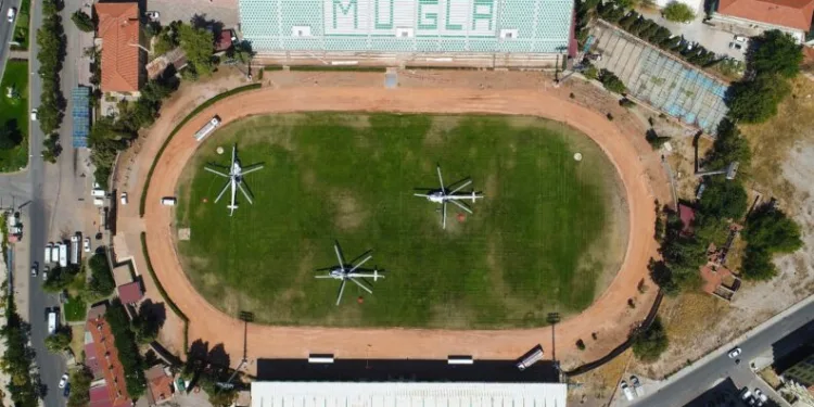 Muğla Atatürk Stadı Heli̇kopter Pi̇sti̇ne Döndü