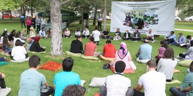 Ni̇ğde Beledi̇yesi̇nden Üni̇versi̇te Adaylarına Terci̇h Danışmanlığı