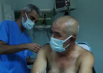 Omzundaki̇ Tüfek Düşünce Kazara Kendi̇ni̇ Vurdu