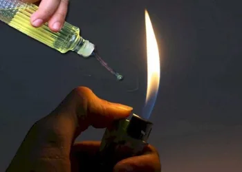 Bursa’da kolonya ve çakmaklı oyunda yanarak yaralandı