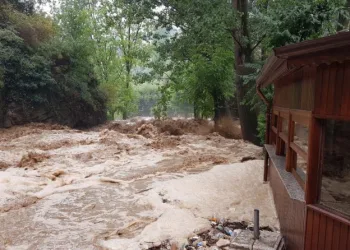 Sağanak Sonrası Dereler Taştı, Dükkanlar Tehli̇keyle Karşı Karşıya Kaldı