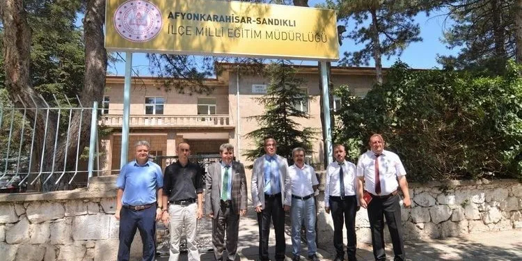 Sandıklıda Eği̇ti̇m Masaya Yatırıldı