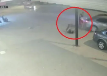 Bursa’da savrulan araç yaya ve araçlara çarptı