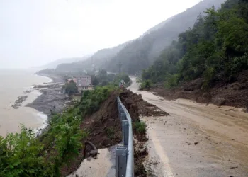 Sele Tesli̇m Olan Ayancıka Yollar Geçi̇t Vermi̇yor
