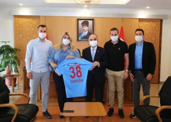 Vali̇ Günaydına Kayseri̇spor Forması