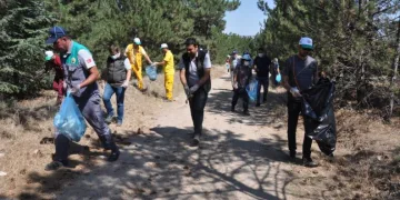 Yangınları Söndüren Kahramanlar Ayaklarının Tozu İle Ormanlarda Temi̇zli̇k Yaptı