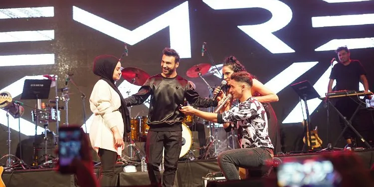 Kestel’de Emre Kaya konserinde evlilik teklifi sürprizi