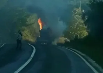 Bursa’da sülfürik asit yüklü tanker yandı