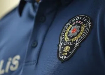 Hırsız polis kovalamacasında komiseri ezdiler