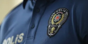 Hırsız polis kovalamacasında komiseri ezdiler