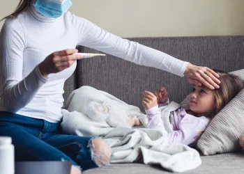 Çocuğunuz grip mi Covid mi? Ayırt etmek mümkün