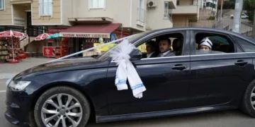 Bursa’da belediye başkanı sünnet çocuklarını gezdirdi