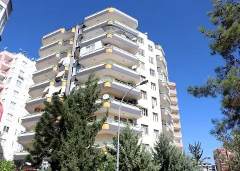 Feci ölüm! Ayağı kayınca boğazına camlar saplandı